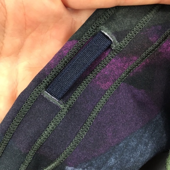 Lululemon Train Times 25" Aura Dark Chrome Multi - Picture 8 of 8